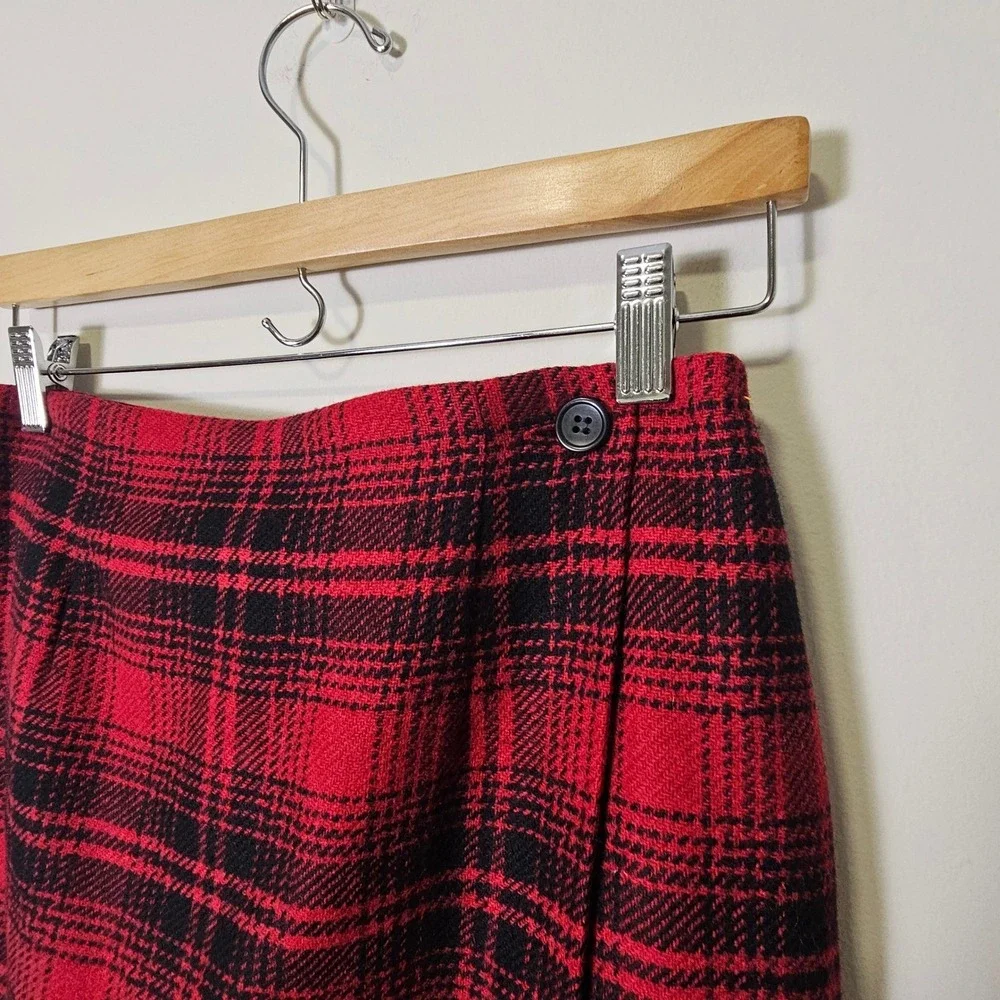 VTG Talbots 8 Petite Wool Plaid Skirt Italian Fabric‎ Red Black Academia Preppy